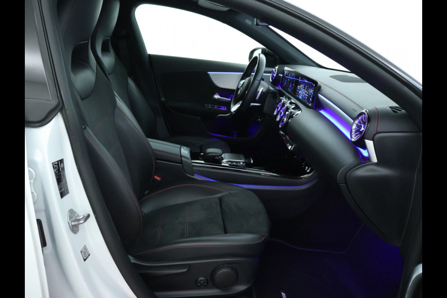 Mercedes-Benz CLA-Klasse 200 Business Solution AMG | AMG Line | Night Pakket | Sfeerverlichting | Achteruitrijcamera | LED koplampen | Inclusief 24 maanden MB Certified garantie voor Europa.