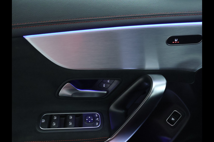 Mercedes-Benz CLA-Klasse 200 Business Solution AMG | AMG Line | Night Pakket | Sfeerverlichting | Achteruitrijcamera | LED koplampen | Inclusief 24 maanden MB Certified garantie voor Europa.