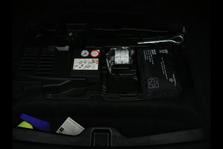 Mercedes-Benz CLA-Klasse 200 Business Solution AMG | AMG Line | Night Pakket | Sfeerverlichting | Achteruitrijcamera | LED koplampen | Inclusief 24 maanden MB Certified garantie voor Europa.