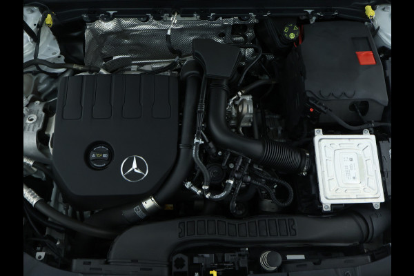 Mercedes-Benz CLA-Klasse 200 Business Solution AMG | AMG Line | Night Pakket | Sfeerverlichting | Achteruitrijcamera | LED koplampen | Inclusief 24 maanden MB Certified garantie voor Europa.