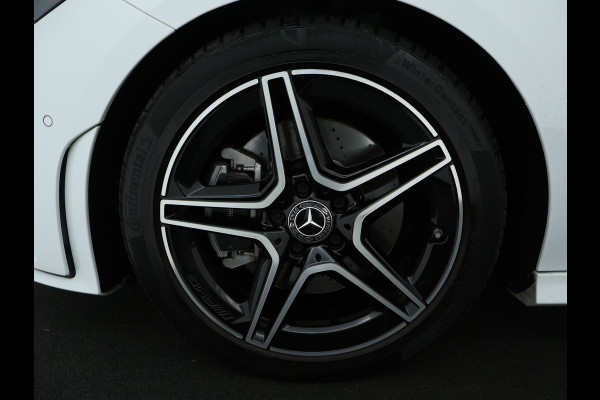 Mercedes-Benz CLA-Klasse 200 Business Solution AMG | AMG Line | Night Pakket | Sfeerverlichting | Achteruitrijcamera | LED koplampen | Inclusief 24 maanden MB Certified garantie voor Europa.