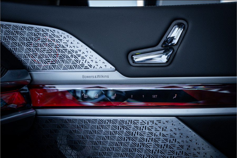 BMW 7 Serie M760e xDrive - M Sport | Sky Lounge | B&W | Massage