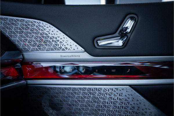 BMW 7 Serie M760e xDrive - M Sport | Sky Lounge | B&W | Massage