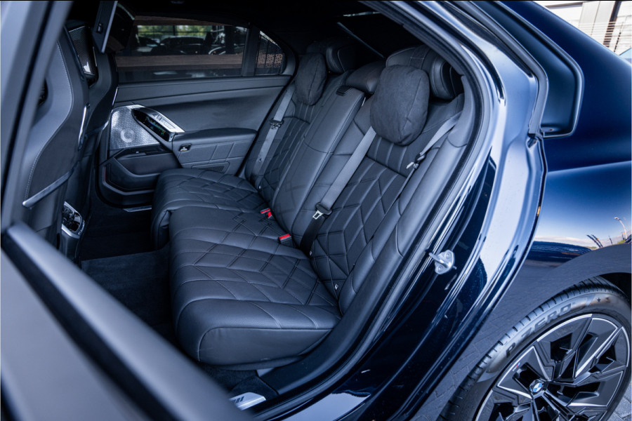 BMW 7 Serie M760e xDrive - M Sport | Sky Lounge | B&W | Massage