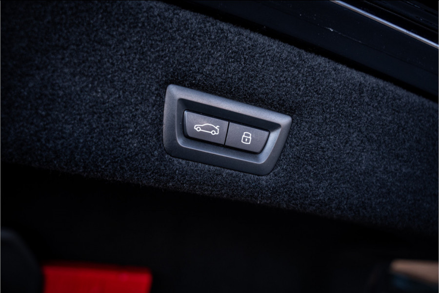 BMW 7 Serie M760e xDrive - M Sport | Sky Lounge | B&W | Massage