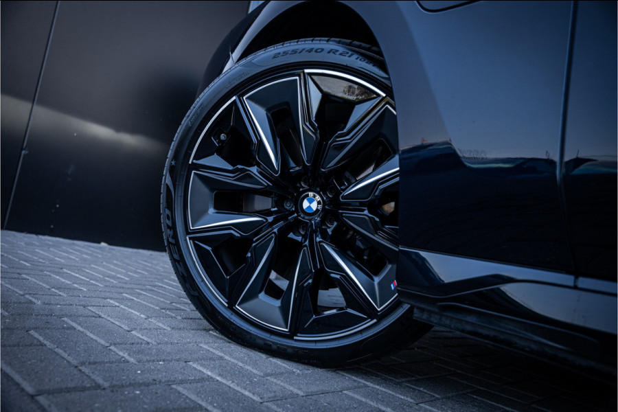 BMW 7 Serie M760e xDrive - M Sport | Sky Lounge | B&W | Massage