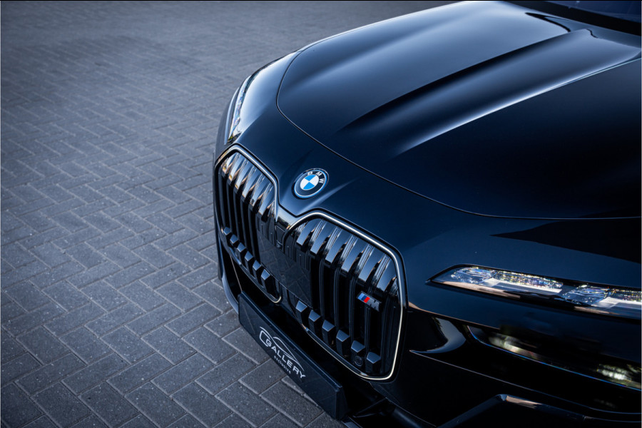 BMW 7 Serie M760e xDrive - M Sport | Sky Lounge | B&W | Massage