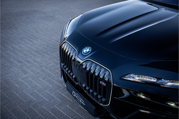 BMW 7 Serie M760e xDrive - M Sport | Sky Lounge | B&W | Massage