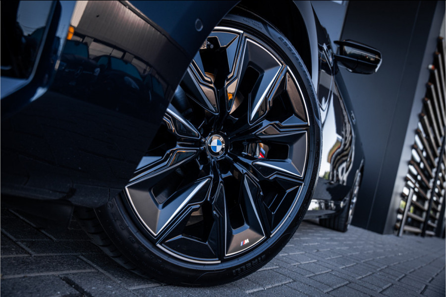 BMW 7 Serie M760e xDrive - M Sport | Sky Lounge | B&W | Massage