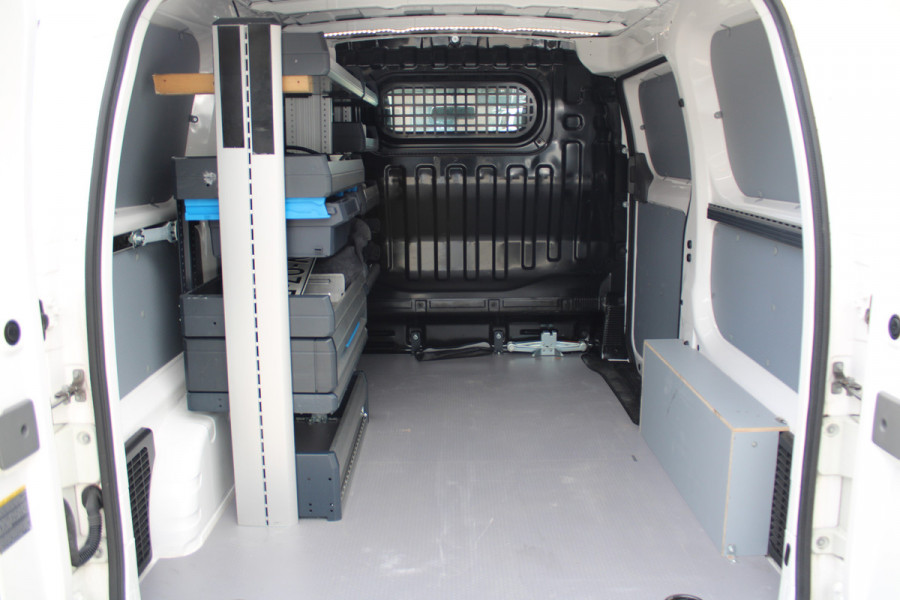 Nissan E-NV200 Visia 40 kWh 109pk - Inbouwkast - Keyless - Carplay - Android - Trekhaak - Camera - Rijklaar