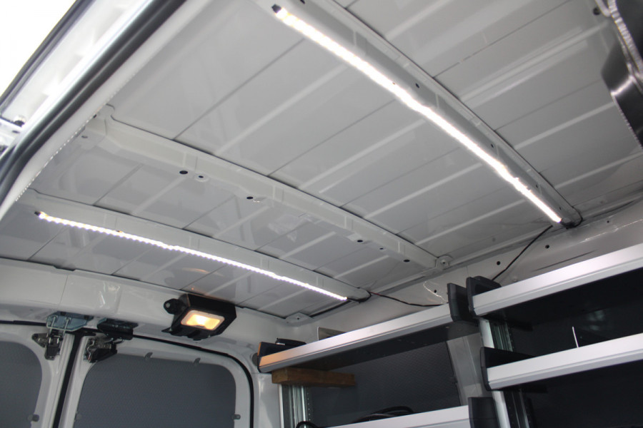 Nissan E-NV200 Visia 40 kWh 109pk - Inbouwkast - Keyless - Carplay - Android - Trekhaak - Camera - Rijklaar