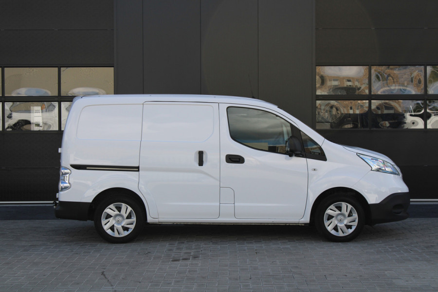 Nissan E-NV200 Visia 40 kWh 109pk - Inbouwkast - Keyless - Carplay - Android - Trekhaak - Camera - Rijklaar