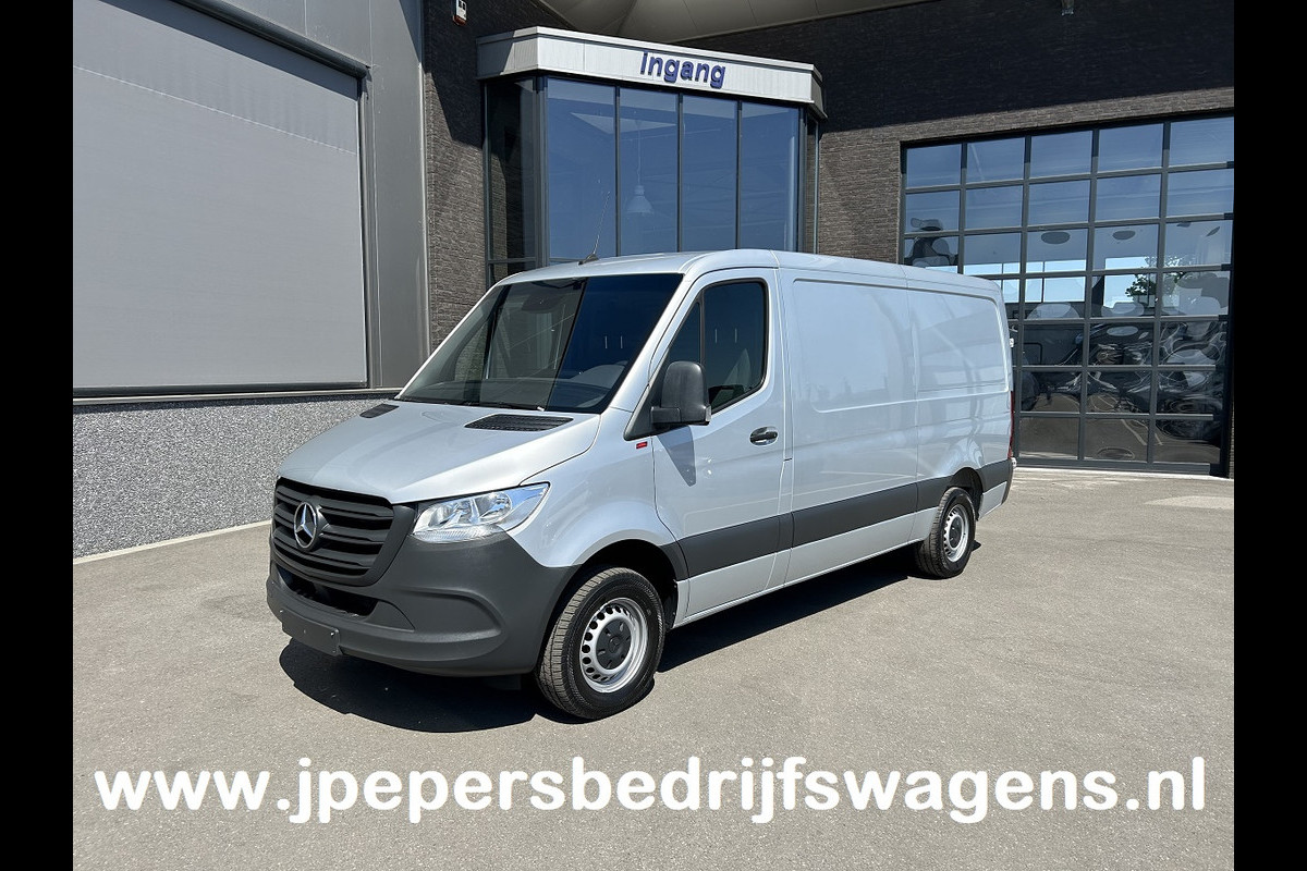 Mercedes-Benz Sprinter 315 CDI L2 H1 RWD / Trekhaak / MBUX / Camera / Carplay navigatie / Airco / 270 Graden achterdeuren Mercedes-Benz Sprinter 315 CDI L2 H1 RWD / Trekhaak / MBUX / Camera / Carplay navigatie / Airco / 270 Graden achterdeuren
