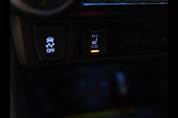 Toyota RAV4 2.5 Hybrid Bi-Tone / 218pk / Achteruitrij camera / Stoelverwarming /