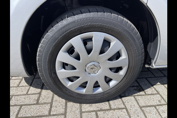 Renault Trafic 2.0 dCi 120pk T29 L2H1 Work Edition / euro 6 / bpm vrij / vaste prijs rijklaar € 20.950 ex / lease vanaf € 342 / airco / cruise / navigatie / trekhaak / imperial / ingerichte laadruimte
