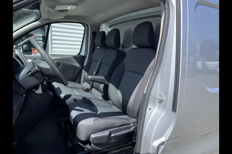 Renault Trafic 2.0 dCi 120pk T29 L2H1 Work Edition / euro 6 / bpm vrij / vaste prijs rijklaar € 20.950 ex / lease vanaf € 342 / airco / cruise / navigatie / trekhaak / imperial / ingerichte laadruimte