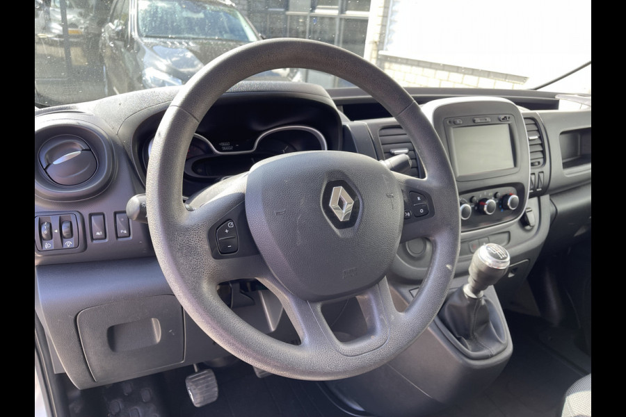 Renault Trafic 2.0 dCi 120pk T29 L2H1 Work Edition / euro 6 / bpm vrij / vaste prijs rijklaar € 20.950 ex / lease vanaf € 342 / airco / cruise / navigatie / trekhaak / imperial / ingerichte laadruimte