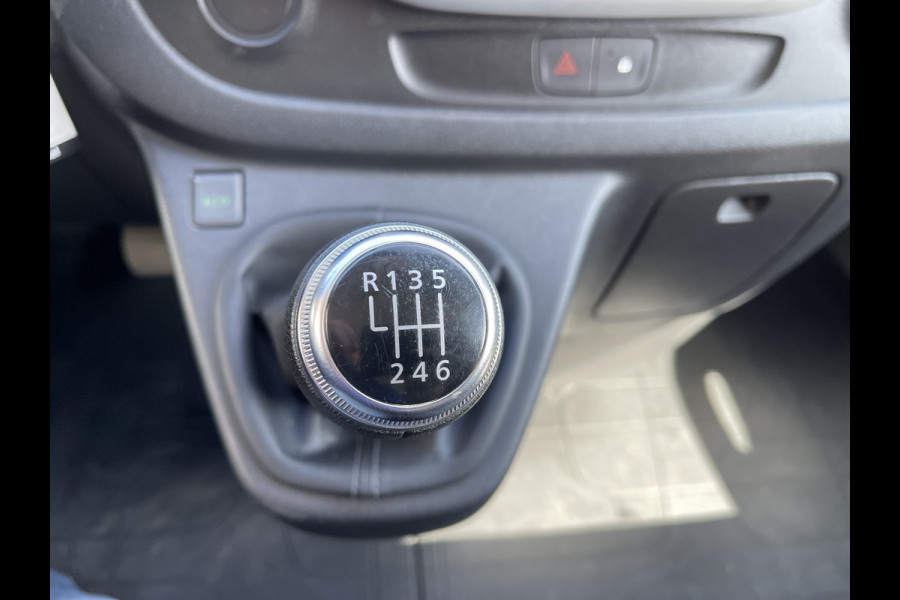 Renault Trafic 2.0 dCi 120pk T29 L2H1 Work Edition / euro 6 / bpm vrij / vaste prijs rijklaar € 20.950 ex / lease vanaf € 342 / airco / cruise / navigatie / trekhaak / imperial / ingerichte laadruimte