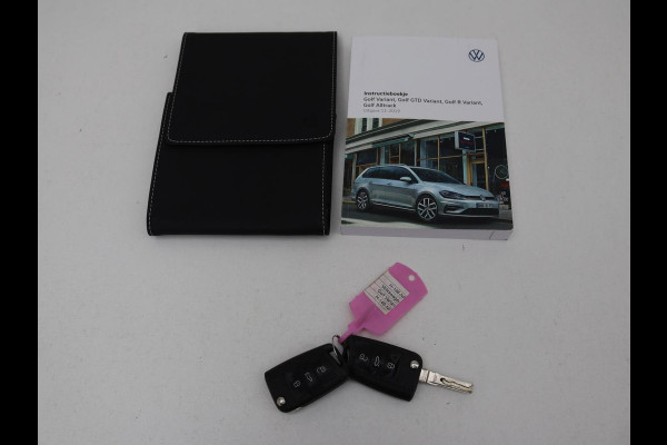 Volkswagen Golf 1.0 TSI Comfortline | Stoelverwarming | Carplay | Massage | Navigatie | ErgoActive | Adaptive cruise | Climate control | Parkeerhulp