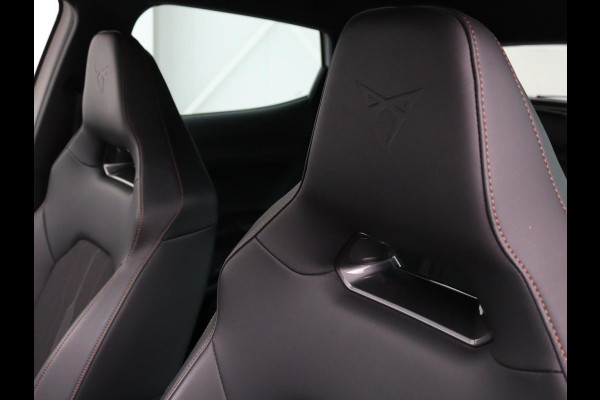CUPRA Formentor 1.4 e-Hybrid VZ | 245pk | Camera | Adaptive cruise | Stuurverwarming | Sfeerverlichting | Navigatie | Keyless | Full LED | PHEV