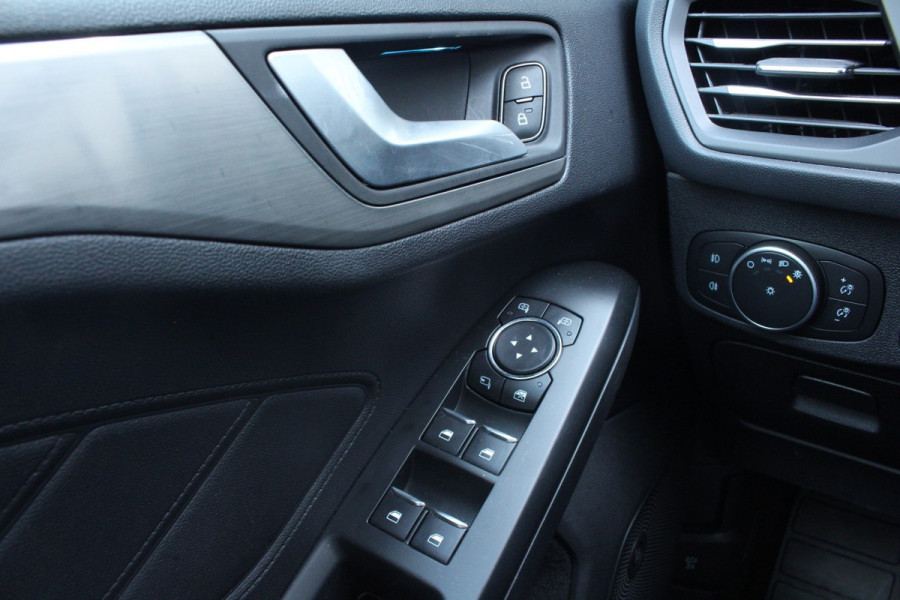 Ford FOCUS Wagon 1.5 EcoBoost Titanium PANO B&O CARPLAY HUD '19