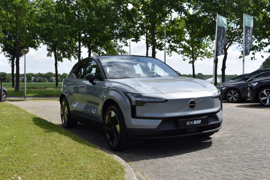 Volvo EX30 Single Motor Extended Range Plus 69 kWh | 6000,- korting | ACC | H&K | Blis | Camera |