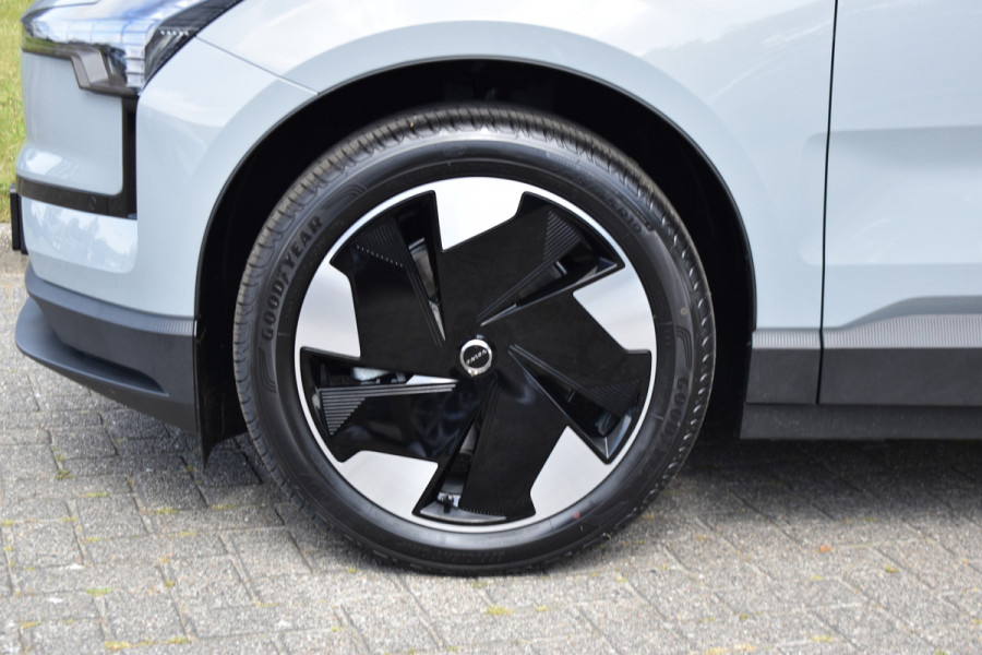 Volvo EX30 Single Motor Extended Range Plus 69 kWh | 6000,- korting | ACC | H&K | Blis | Camera |