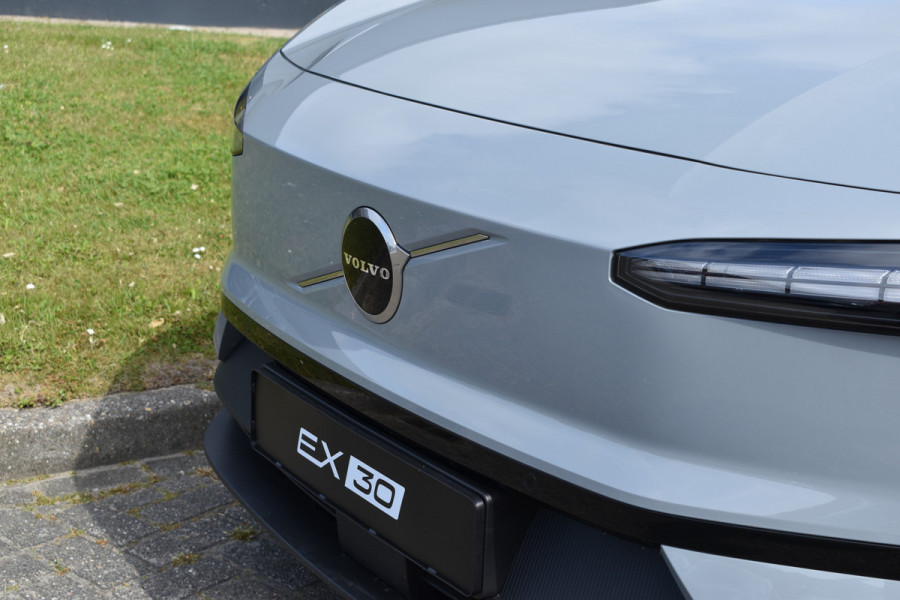 Volvo EX30 Single Motor Extended Range Plus 69 kWh | 6000,- korting | ACC | H&K | Blis | Camera |