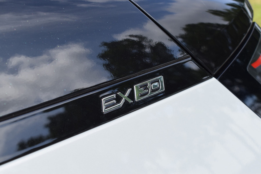 Volvo EX30 Single Motor Extended Range Plus 69 kWh | 6000,- korting | ACC | H&K | Blis | Camera |