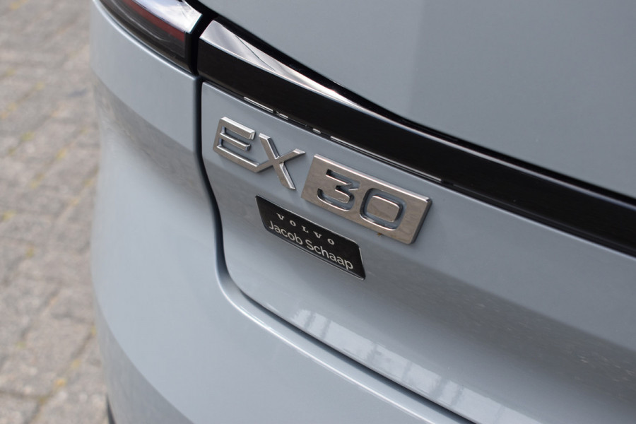 Volvo EX30 Single Motor Extended Range Plus 69 kWh | 6000,- korting | ACC | H&K | Blis | Camera |