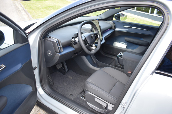 Volvo EX30 Single Motor Extended Range Plus 69 kWh | 6000,- korting | ACC | H&K | Blis | Camera |
