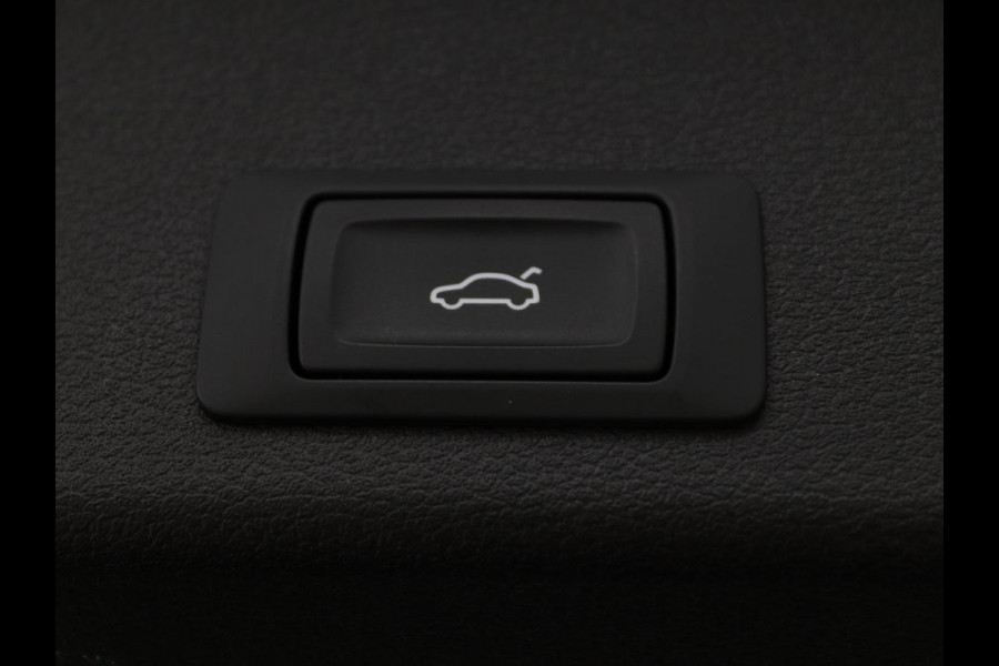 Audi A4 35 TFSI Launch Edition Business | 1e eigenaar | Dealer onderhouden | Trekhaak | Virtual Cockpit | Carplay | Navigatie | Full LED | Parkeerhulp | Climate control | Sportstoelen | Cruise control