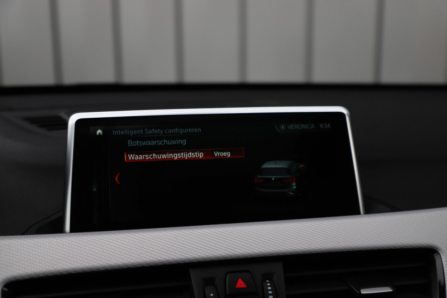 BMW X1 sDrive20i High Executive | Head-up | Keyles | Pano | Harman-kardon | Led | Leder | NL-auto | 2018.