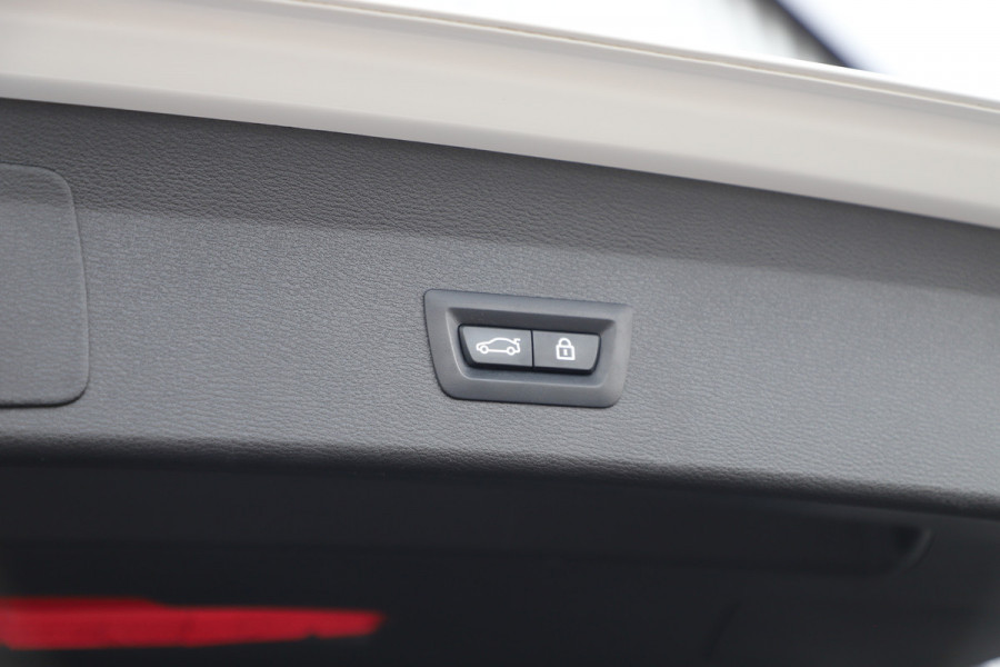 BMW X1 sDrive20i High Executive | Head-up | Keyles | Pano | Harman-kardon | Led | Leder | NL-auto | 2018.