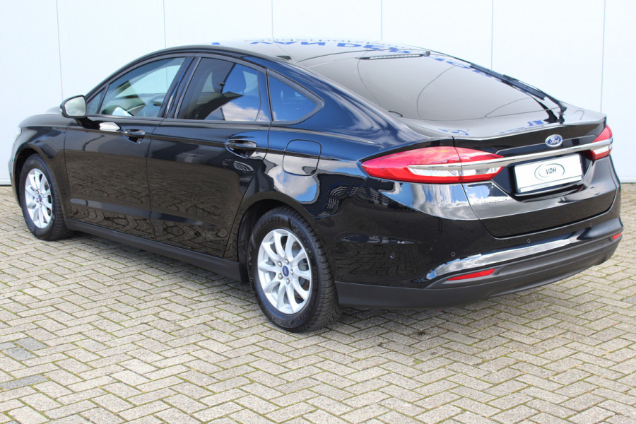 Ford Mondeo 1.5-165pk Business Edition. Het is genieten met deze fijne comfortabele Ford Mondeo ! Volautm. airco, navigatie, cruise cntrl, LM wielen, USB, keyless entry/keyless go, stoel- en voorraamverwarmw., parkeersensoren v+a, automatisch grootlicht, LED verl., etc.