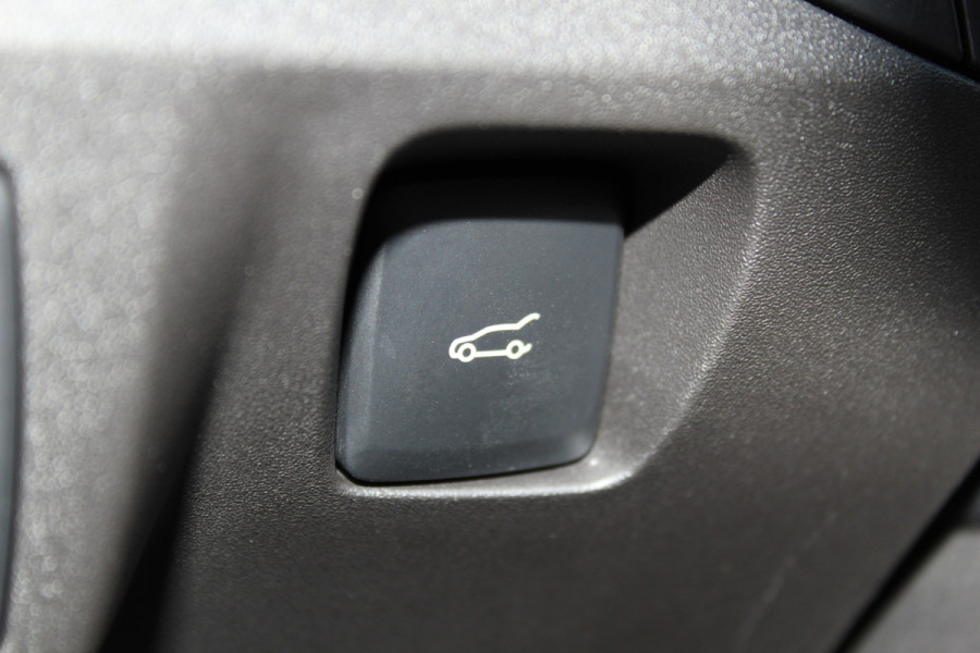 Ford Mondeo 1.5-165pk Business Edition. Het is genieten met deze fijne comfortabele Ford Mondeo ! Volautm. airco, navigatie, cruise cntrl, LM wielen, USB, keyless entry/keyless go, stoel- en voorraamverwarmw., parkeersensoren v+a, automatisch grootlicht, LED verl., etc.