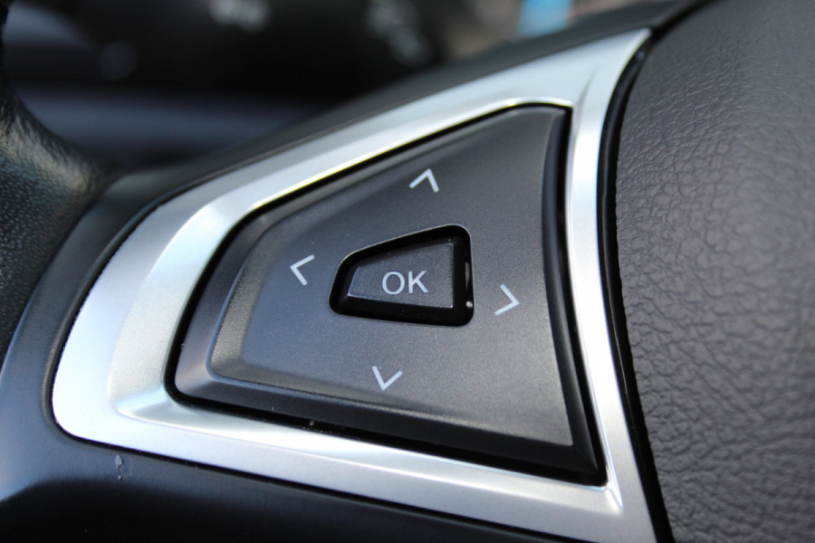 Ford Mondeo 1.5-165pk Business Edition. Het is genieten met deze fijne comfortabele Ford Mondeo ! Volautm. airco, navigatie, cruise cntrl, LM wielen, USB, keyless entry/keyless go, stoel- en voorraamverwarmw., parkeersensoren v+a, automatisch grootlicht, LED verl., etc.