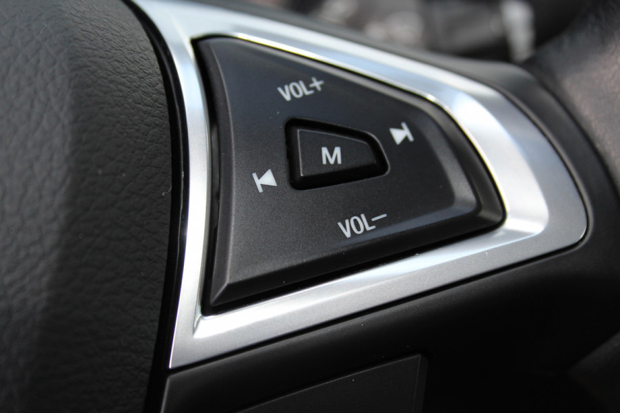 Ford Mondeo 1.5-165pk Business Edition. Het is genieten met deze fijne comfortabele Ford Mondeo ! Volautm. airco, navigatie, cruise cntrl, LM wielen, USB, keyless entry/keyless go, stoel- en voorraamverwarmw., parkeersensoren v+a, automatisch grootlicht, LED verl., etc.