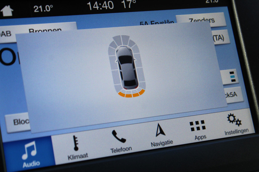 Ford Mondeo 1.5-165pk Business Edition. Het is genieten met deze fijne comfortabele Ford Mondeo ! Volautm. airco, navigatie, cruise cntrl, LM wielen, USB, keyless entry/keyless go, stoel- en voorraamverwarmw., parkeersensoren v+a, automatisch grootlicht, LED verl., etc.