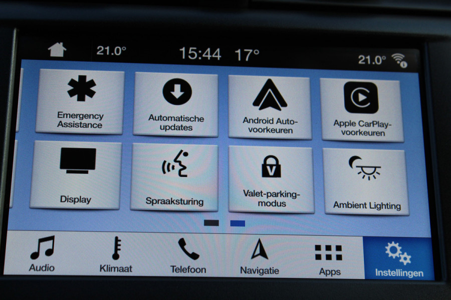 Ford Mondeo 1.5-165pk Business Edition. Het is genieten met deze fijne comfortabele Ford Mondeo ! Volautm. airco, navigatie, cruise cntrl, LM wielen, USB, keyless entry/keyless go, stoel- en voorraamverwarmw., parkeersensoren v+a, automatisch grootlicht, LED verl., etc.