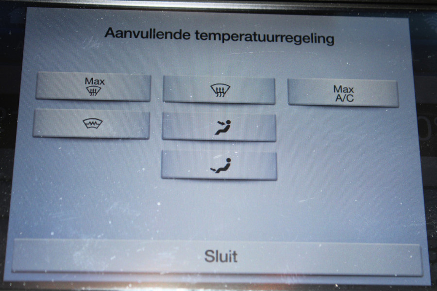 Ford Mondeo 1.5-165pk Business Edition. Het is genieten met deze fijne comfortabele Ford Mondeo ! Volautm. airco, navigatie, cruise cntrl, LM wielen, USB, keyless entry/keyless go, stoel- en voorraamverwarmw., parkeersensoren v+a, automatisch grootlicht, LED verl., etc.