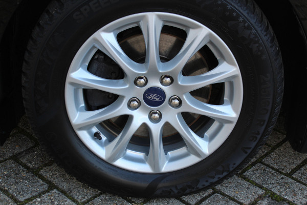 Ford Mondeo 1.5-165pk Business Edition. Het is genieten met deze fijne comfortabele Ford Mondeo ! Volautm. airco, navigatie, cruise cntrl, LM wielen, USB, keyless entry/keyless go, stoel- en voorraamverwarmw., parkeersensoren v+a, automatisch grootlicht, LED verl., etc.