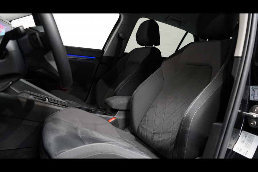 Volkswagen Golf VIII 1.5 eTSI Style AUTOMAAT-ACC-AMBIANCE-CAMERA-IQ LIGHT-MASSAGE-MEMORY-TREKHAAK