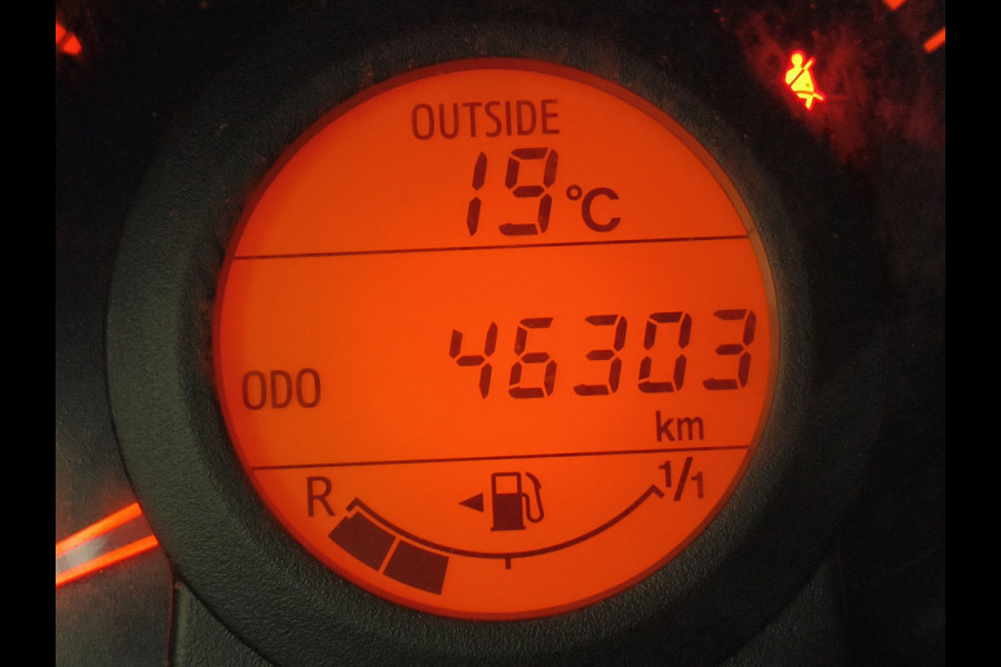 Citroën C1 1.0 VTi Feel + Apple/Android/Climate/Achteruitrijcamera Rijklaar + 12 maanden Bovag-garantie Henk Jongen Auto's in Helmond,  al 50 jaar service zoals 't hoort!