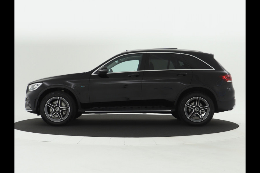 Mercedes-Benz GLC 300 e 4MATIC Business Solution AMG | Panoramadak | Lichtmetalen velgen | Navigatie | Parking support | camera achter | Inclusief 24 maanden MB Certified garantie voor Europa.