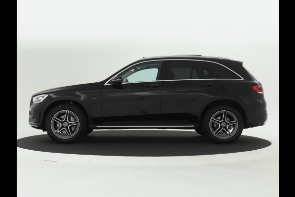 Mercedes-Benz GLC 300 e 4MATIC Business Solution AMG | Panoramadak | Lichtmetalen velgen | Navigatie | Parking support | camera achter | Inclusief 24 maanden MB Certified garantie voor Europa.