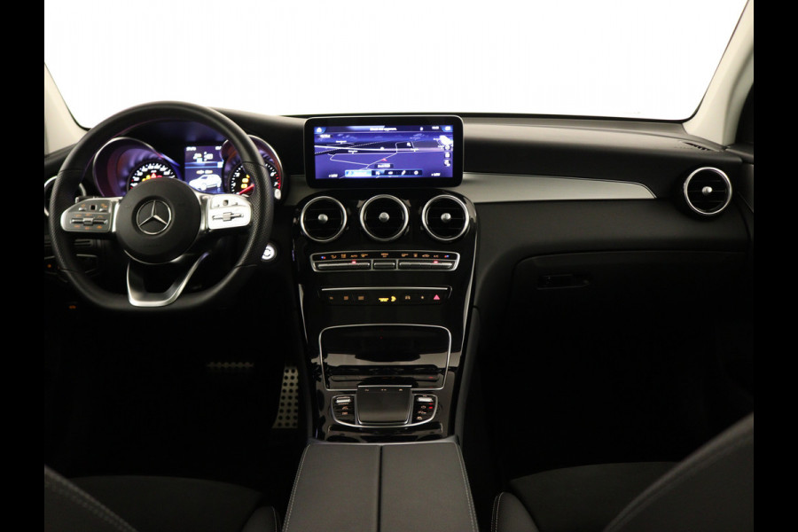 Mercedes-Benz GLC 300 e 4MATIC Business Solution AMG | Panoramadak | Lichtmetalen velgen | Navigatie | Parking support | camera achter | Inclusief 24 maanden MB Certified garantie voor Europa.