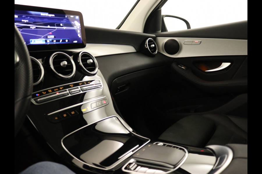 Mercedes-Benz GLC 300 e 4MATIC Business Solution AMG | Panoramadak | Lichtmetalen velgen | Navigatie | Parking support | camera achter | Inclusief 24 maanden MB Certified garantie voor Europa.