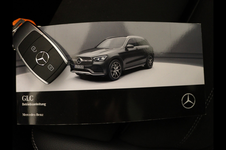 Mercedes-Benz GLC 300 e 4MATIC Business Solution AMG | Panoramadak | Lichtmetalen velgen | Navigatie | Parking support | camera achter | Inclusief 24 maanden MB Certified garantie voor Europa.