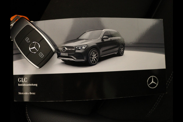 Mercedes-Benz GLC 300 e 4MATIC Business Solution AMG | Panoramadak | Lichtmetalen velgen | Navigatie | Parking support | camera achter | Inclusief 24 maanden MB Certified garantie voor Europa.
